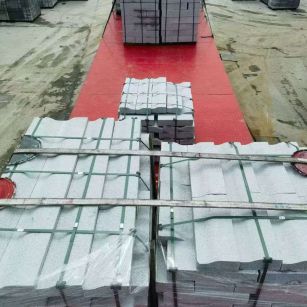 长春 芝麻白仿形加直形路沿石出货日常