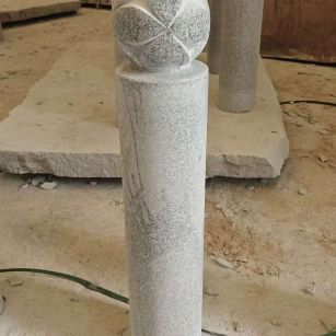 长春 芝麻白花岗岩石材挡车石柱、停车柱、圆柱挡车柱、方柱挡车柱等