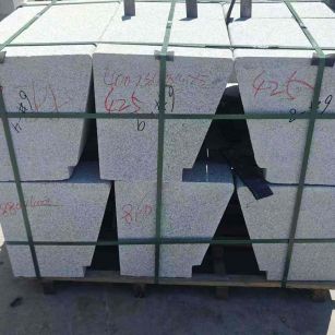 长春 芝麻白异形坐凳，石凳