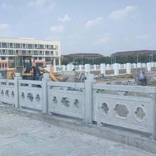 长春 白麻花岗岩荔枝面河道栏杆