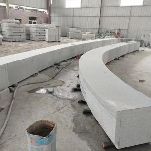 长春芝麻白花岗岩石板材 园林光面弧形坐凳