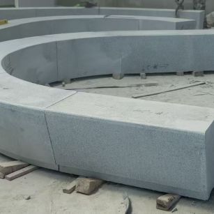 长春 芝麻白花岗岩光面弧形坐凳