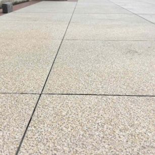 长春 黄金麻花岗岩石板材荔枝面地面铺装效果