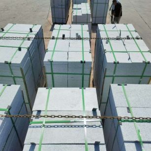 长春 芝麻白花岗岩5公分地铺石 花岗岩厂家工厂装车日常