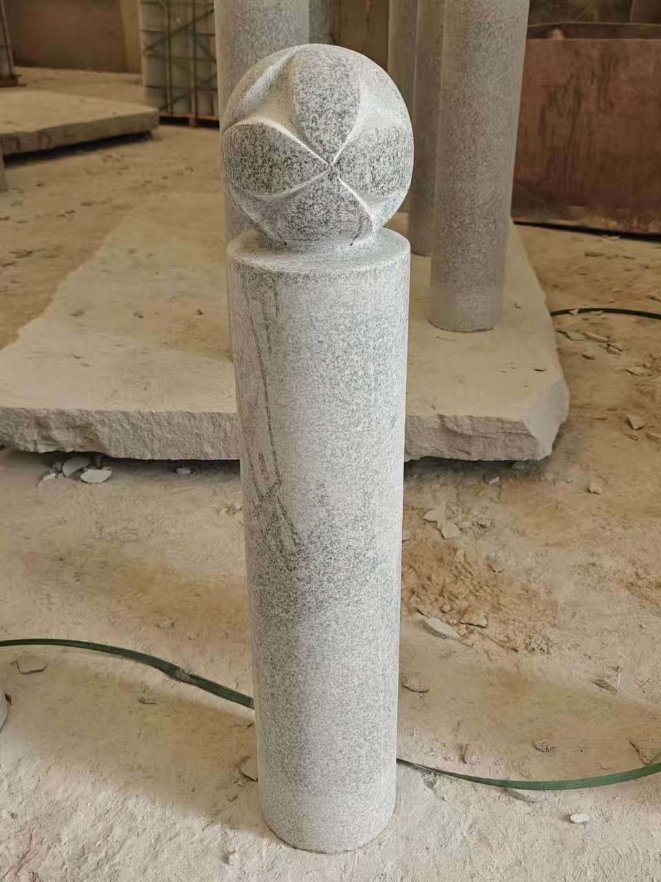 长春 芝麻白花岗岩石材挡车石柱、停车柱、圆柱挡车柱、方柱挡车柱等