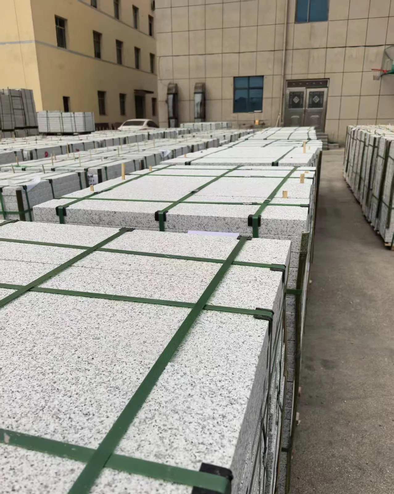 长春 白麻花岗岩5.0公分荔枝面地铺石