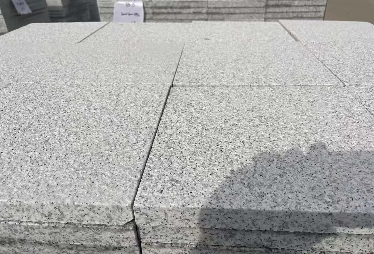 长春 白麻花岗岩石材推荐 荔枝面地铺石