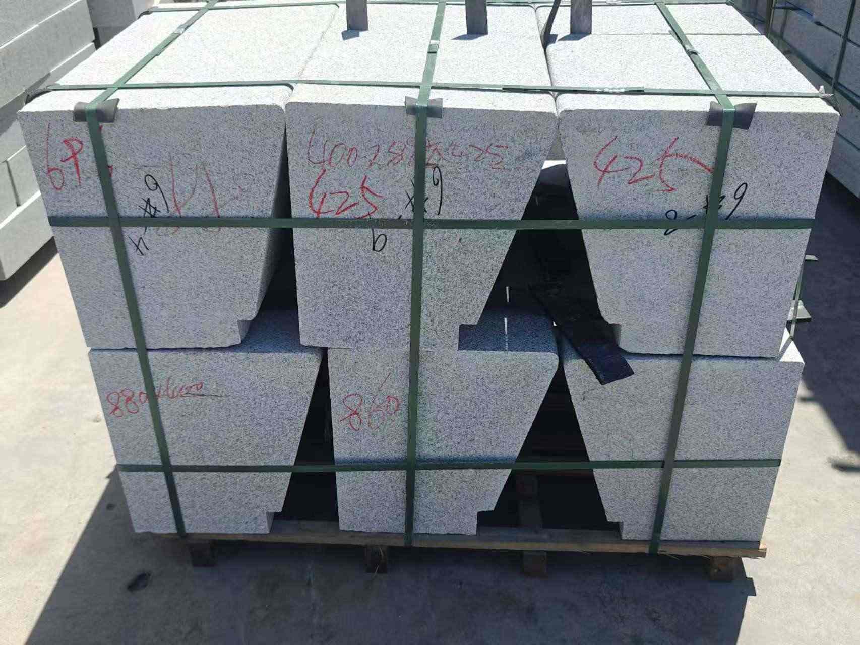 长春 芝麻白异形坐凳，石凳