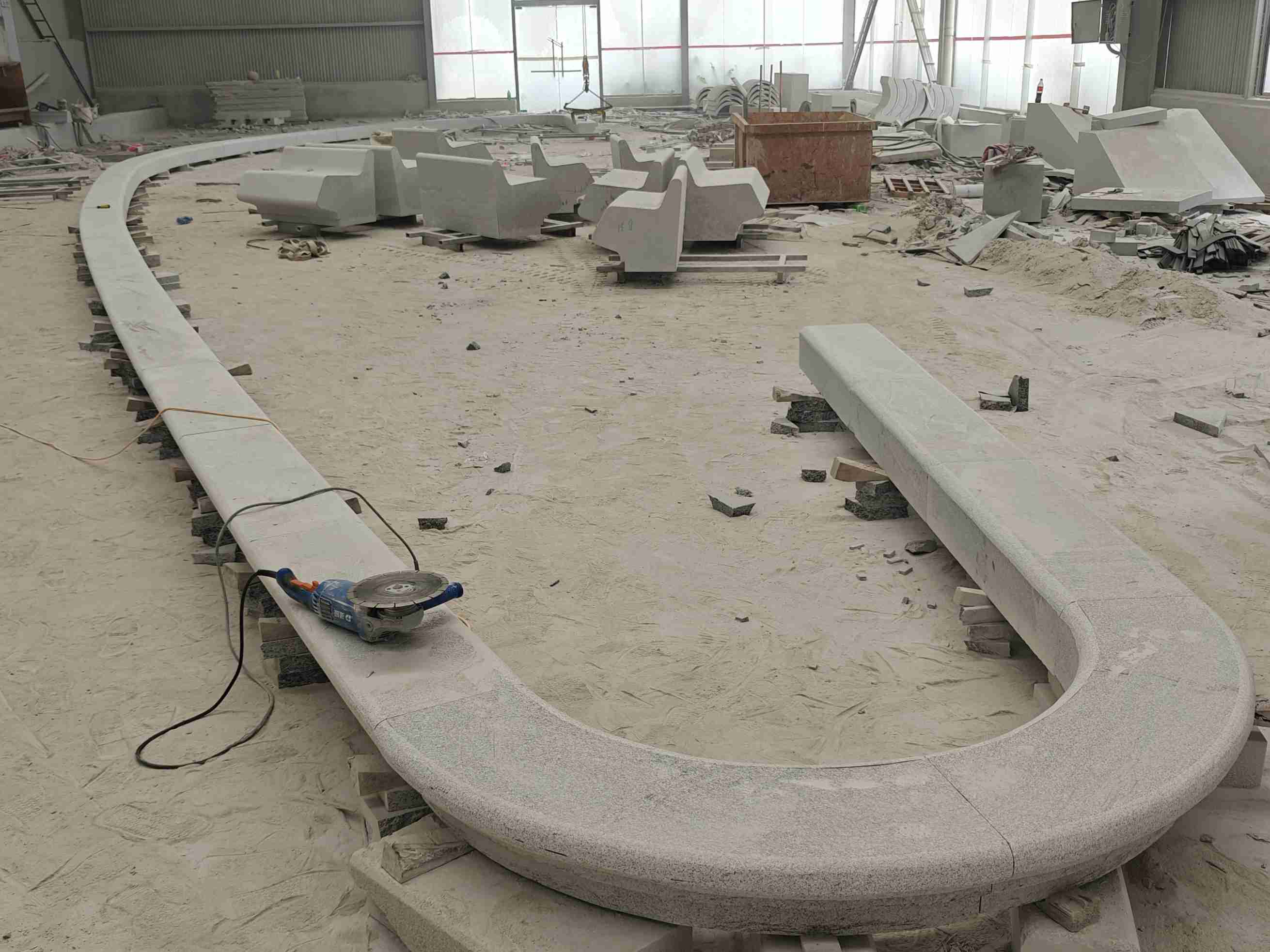 长春 芝麻白花岗岩弧形花坛石，坐凳石