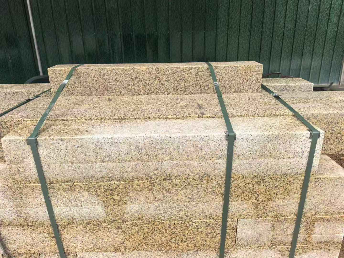 长春 黄金麻花岗岩石材机切面栏杆料半成品