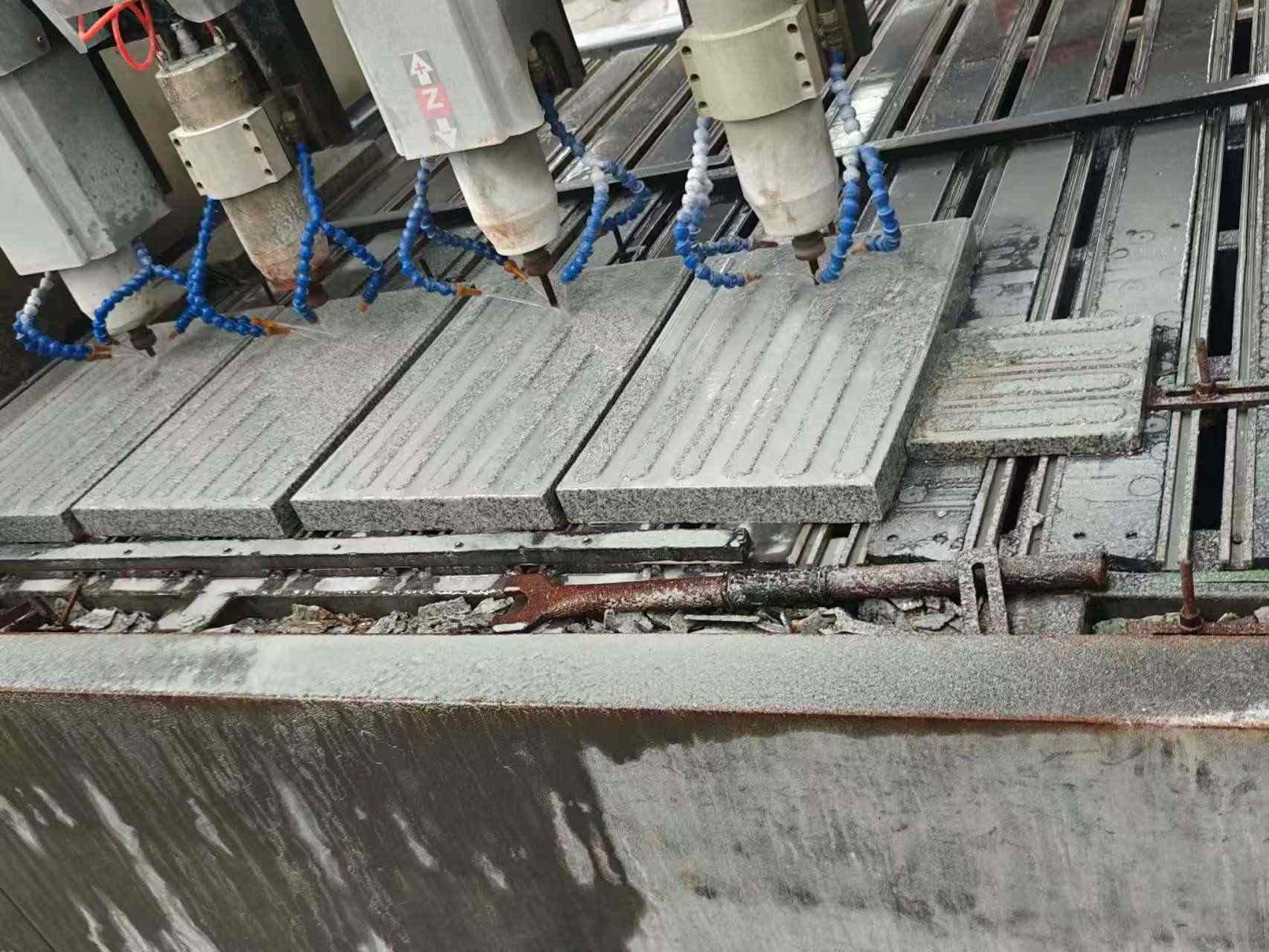 长春 芝麻白花岗岩荔枝面盲道雕刻