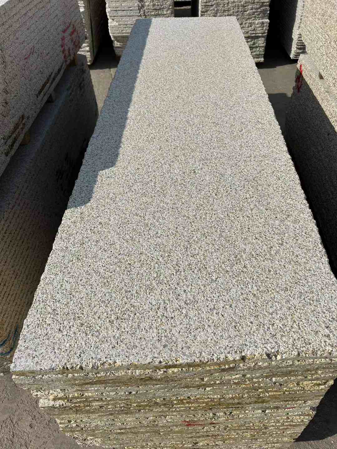 长春 黄金麻花岗岩荔枝面毛板，半成品