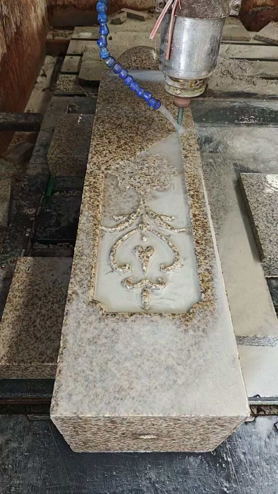 长春 黄金麻花岗岩异形加工雕刻栏杆大柱