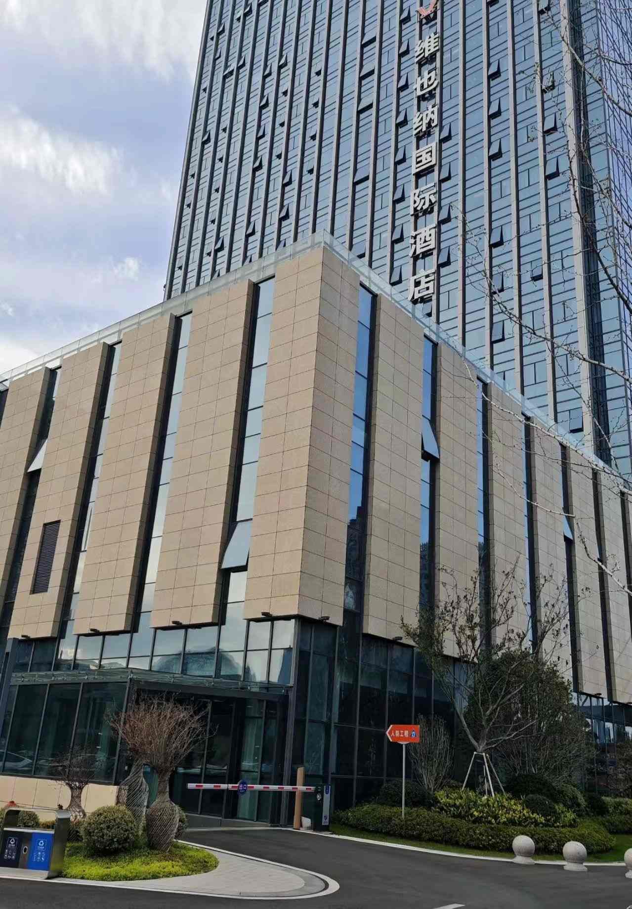 长春 黄金麻花岗岩外墙干挂