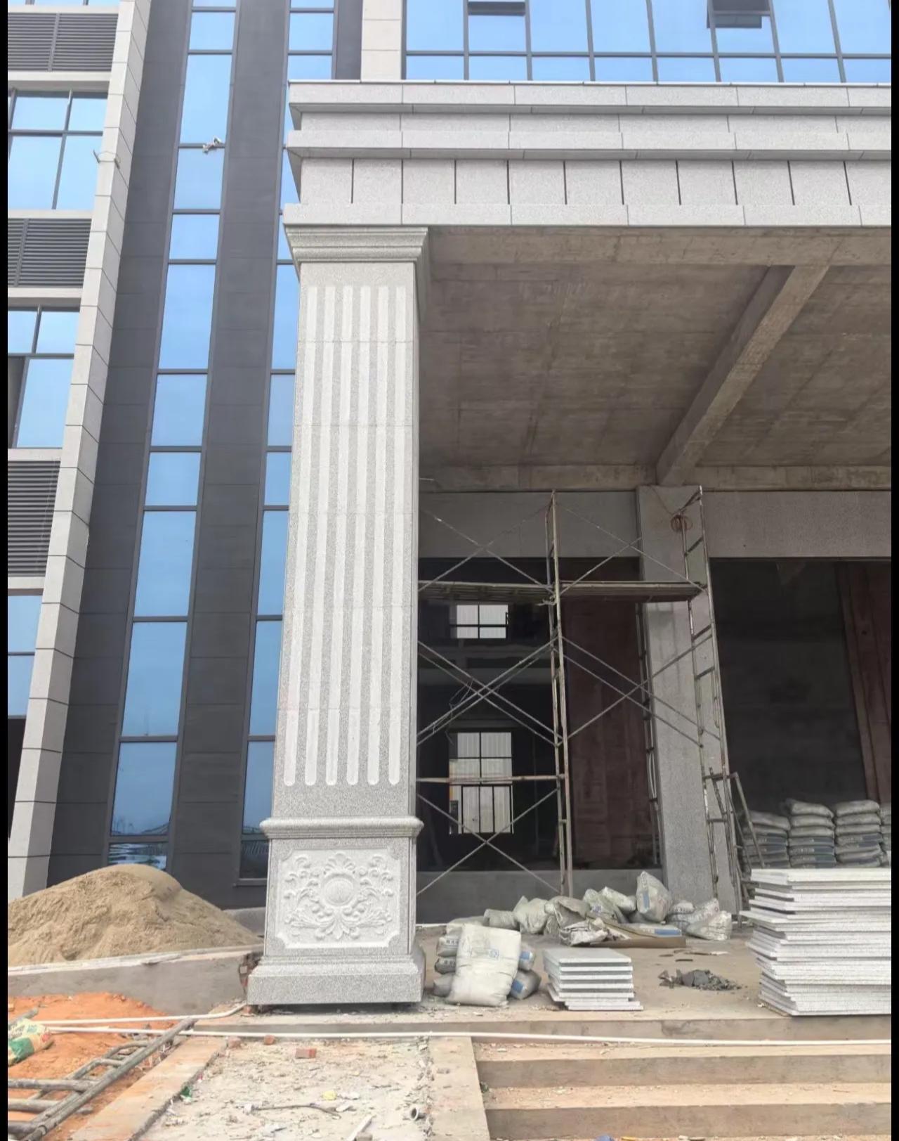 长春 芝麻白光面花岗岩门楼大柱（罗马柱）配雕花底座