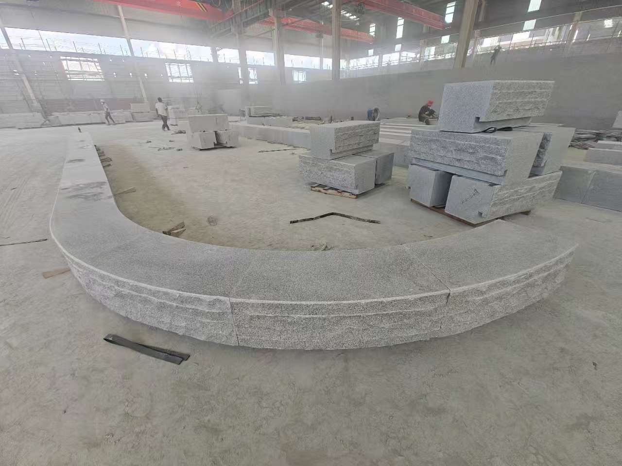 长春 芝麻白异形坐凳，自然面光面弧形加工