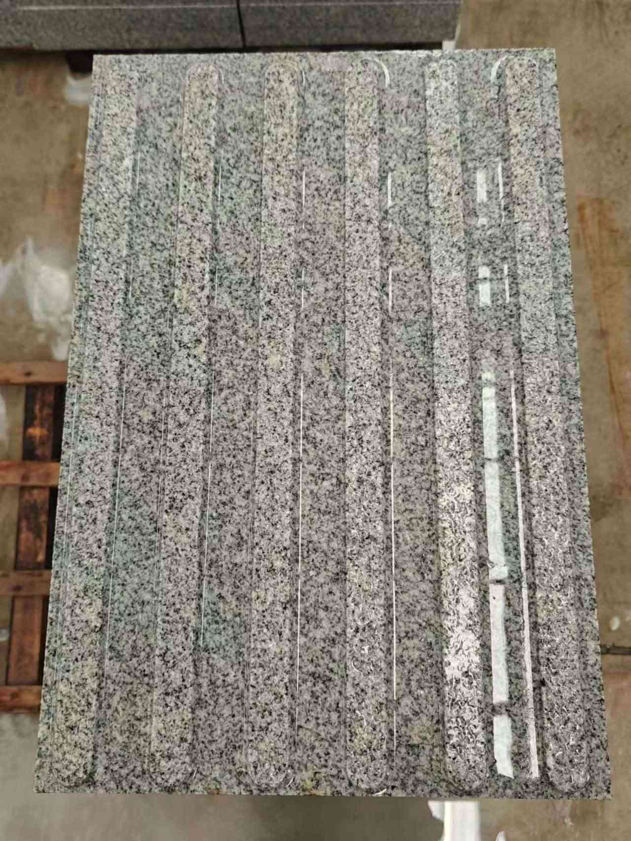 长春 芝麻白花岗岩荔枝面雕刻盲道，盲条