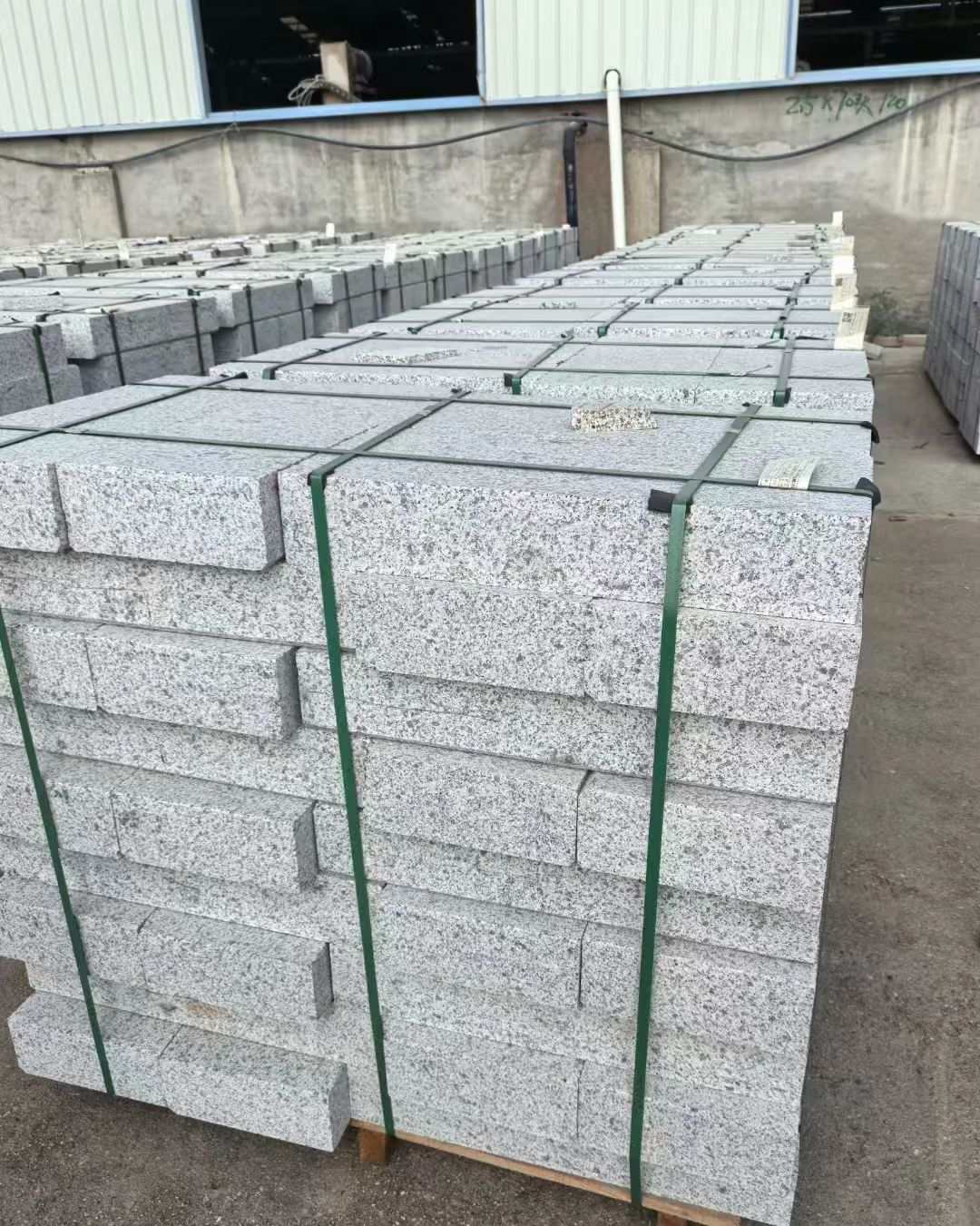 长春 白麻花岗岩路沿石，弧形路沿石，道牙石，马路牙子，界石，路缘石，平沿石，直岩石，平缘石等