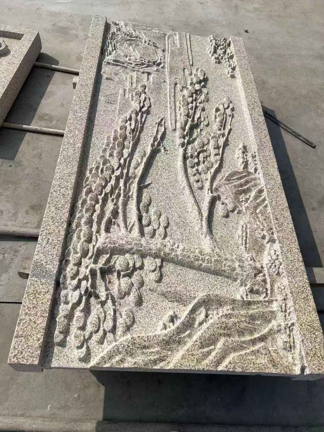 长春 黄金麻雕刻板浮雕迎客松