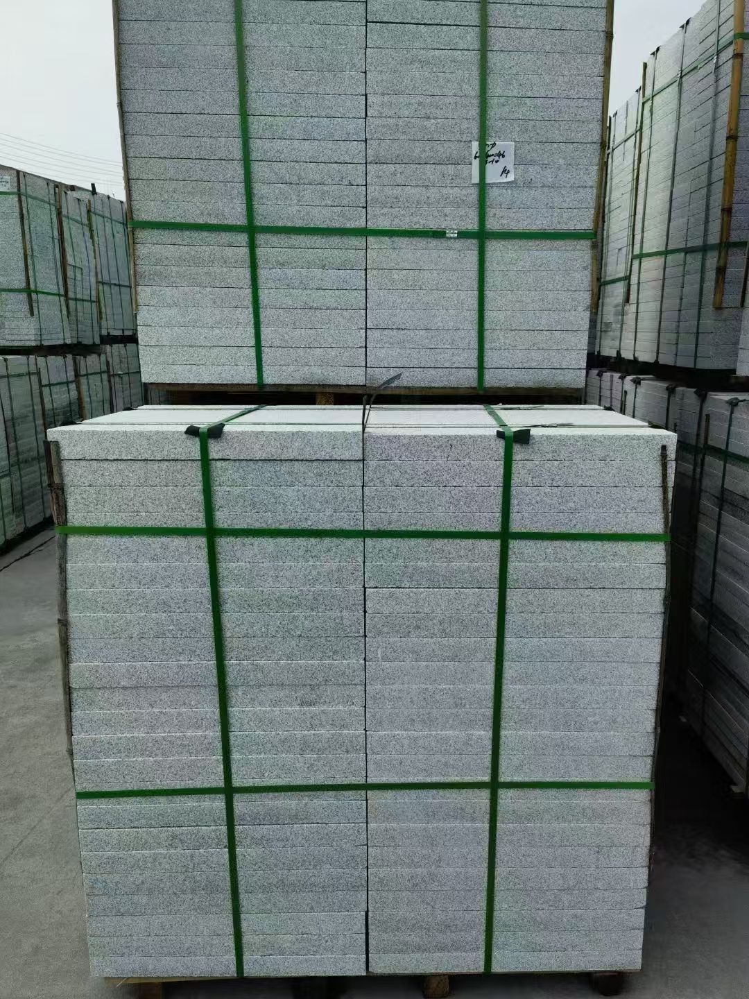 长春 芝麻白火烧，园林广场市政工程地铺石，1.8~5.0厚均有现货