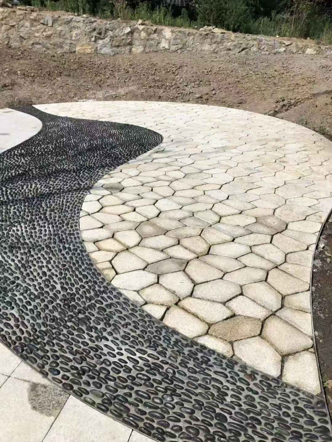 长春 黄金麻冰裂纹地铺石工地铺装案例