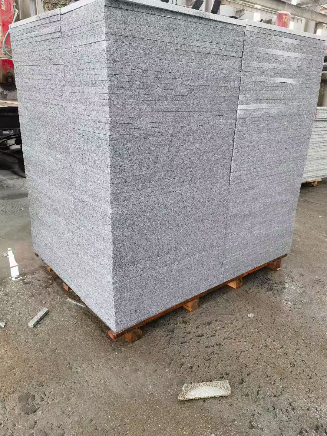 长春 芝麻白火烧面1.8厚300*600地铺石，尺寸标准，厚薄均匀