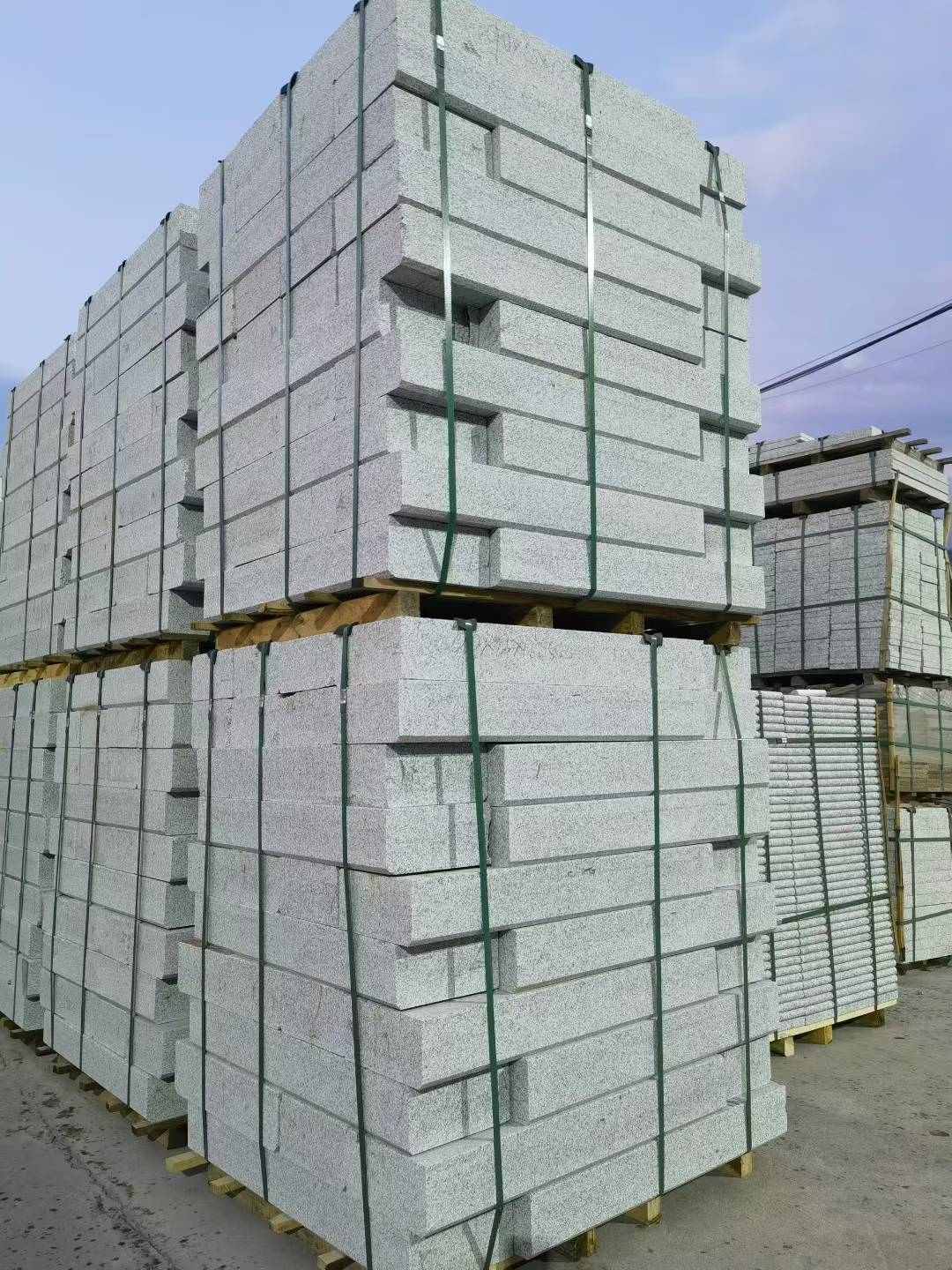 长春 芝麻白花岗岩路沿石，路缘石，路肩石，道牙，立缘石，马路牙子，街沿石，侧石等