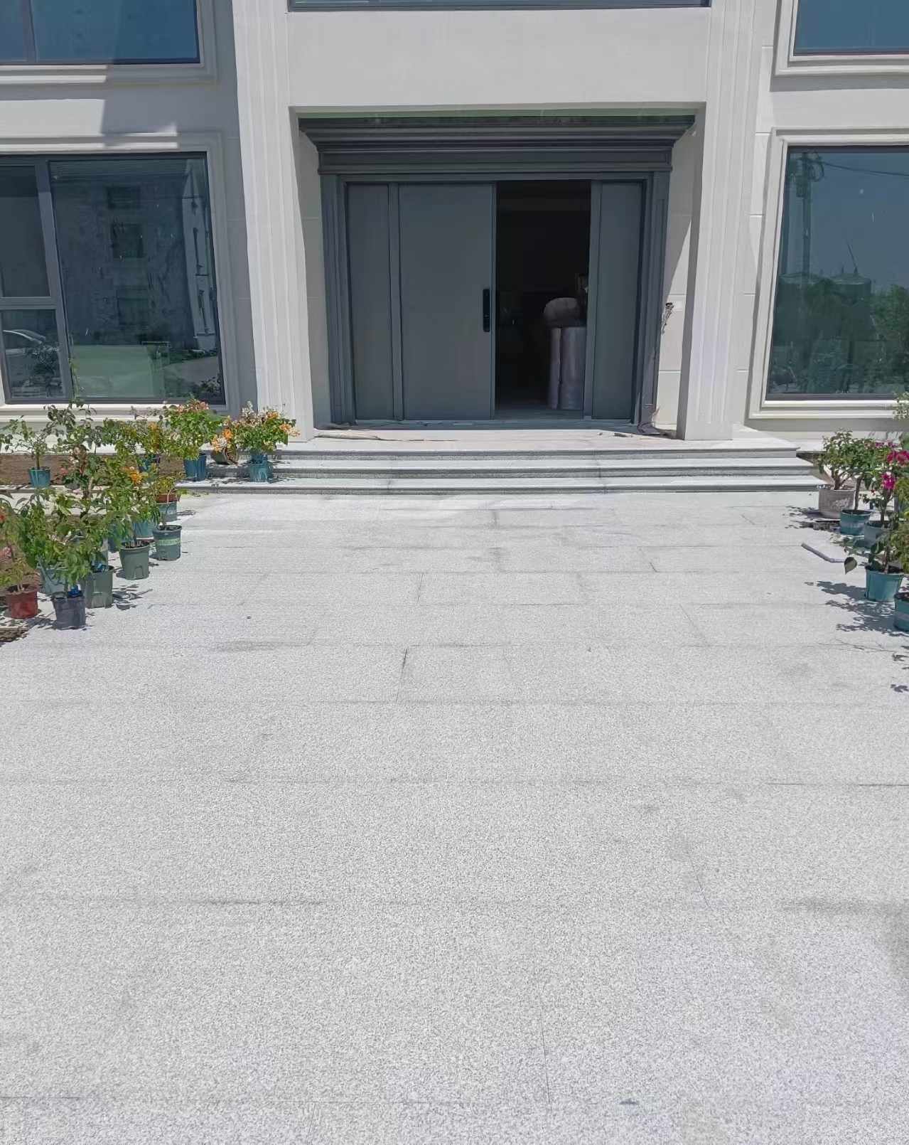 长春 芝麻白花岗岩地铺石地面铺装