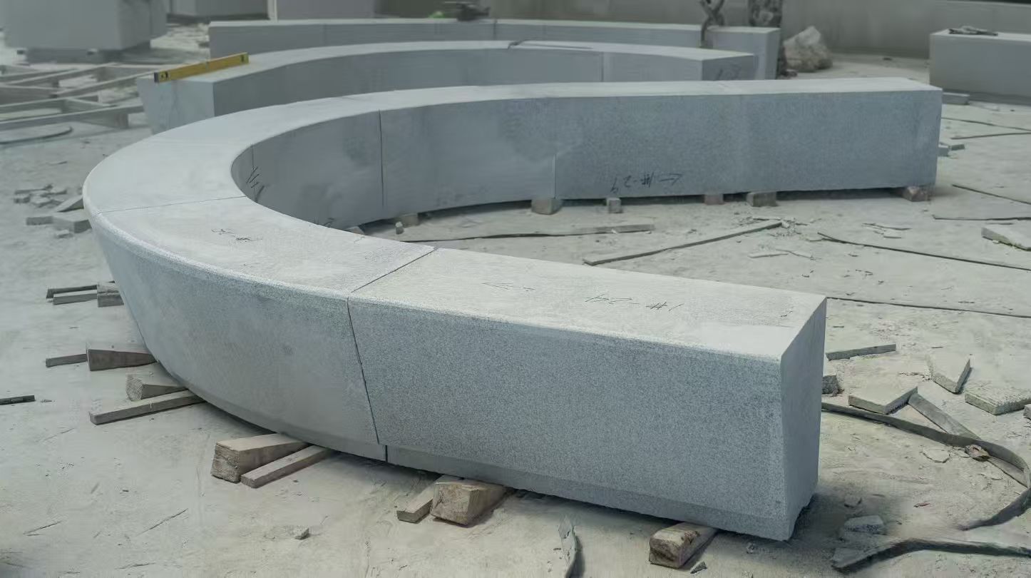 长春 芝麻白花岗岩光面弧形坐凳