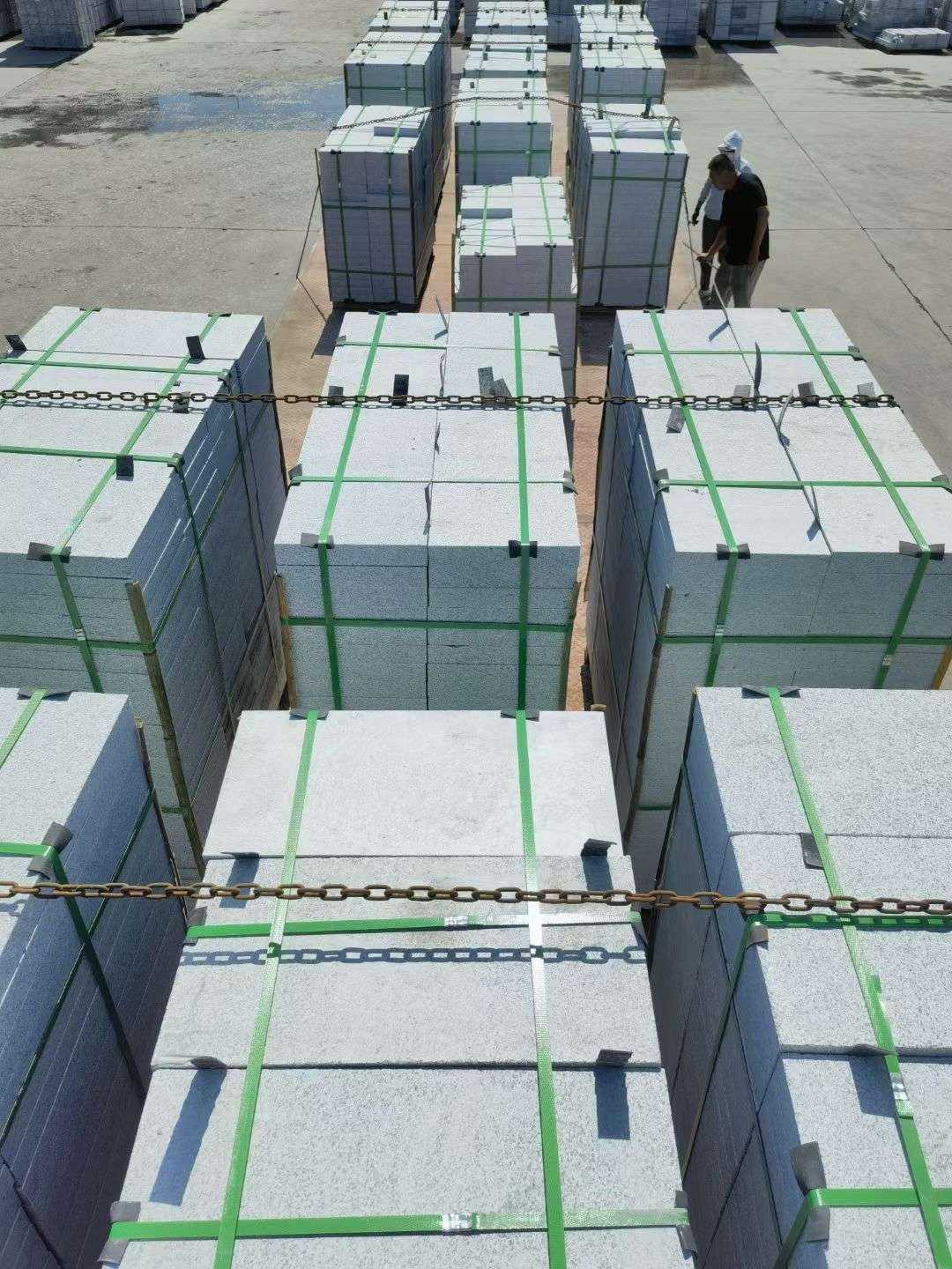 长春 芝麻白花岗岩5公分地铺石 花岗岩厂家工厂装车日常